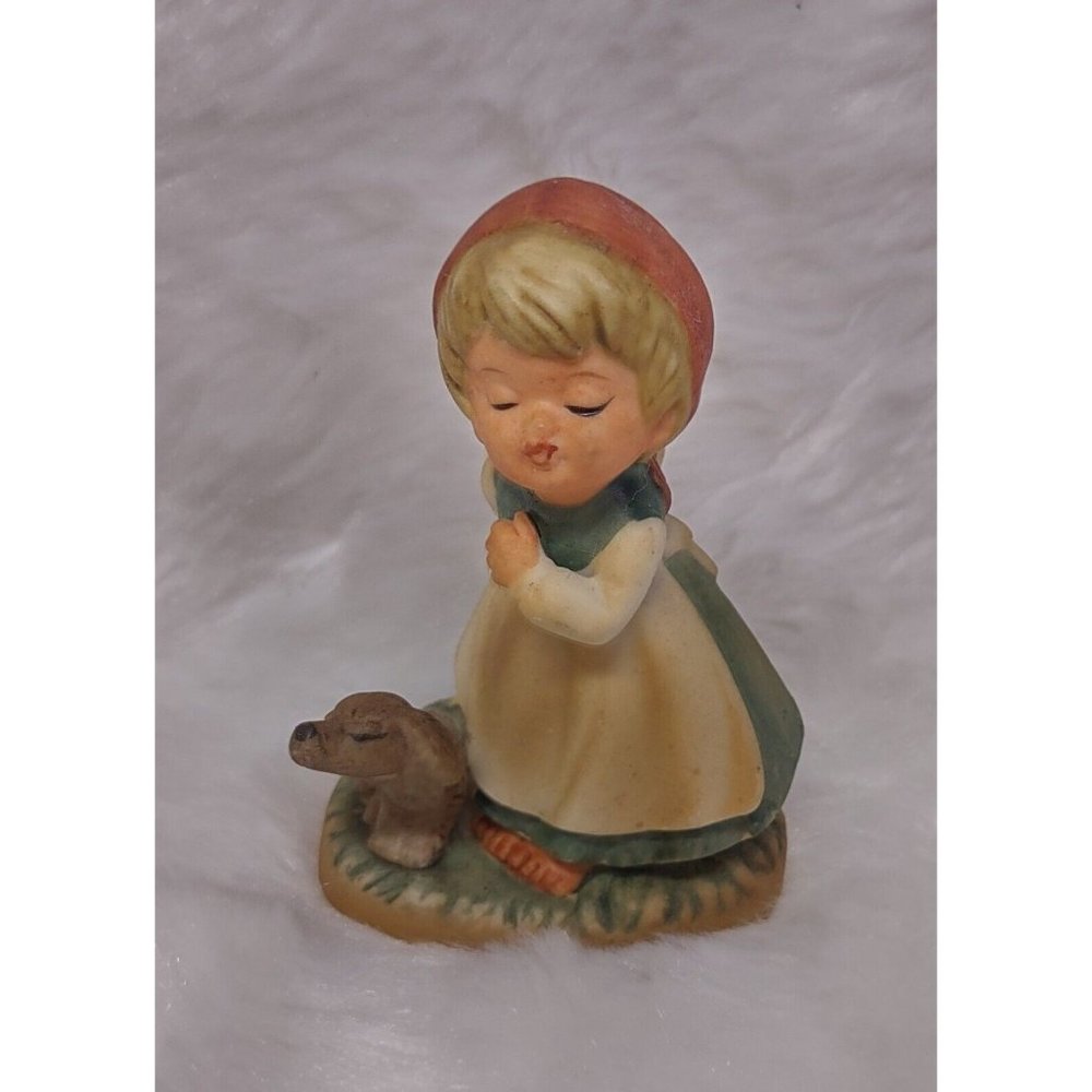 Vintage Napcoware Tiny Tots Figurine Girl Kissing Ceramic